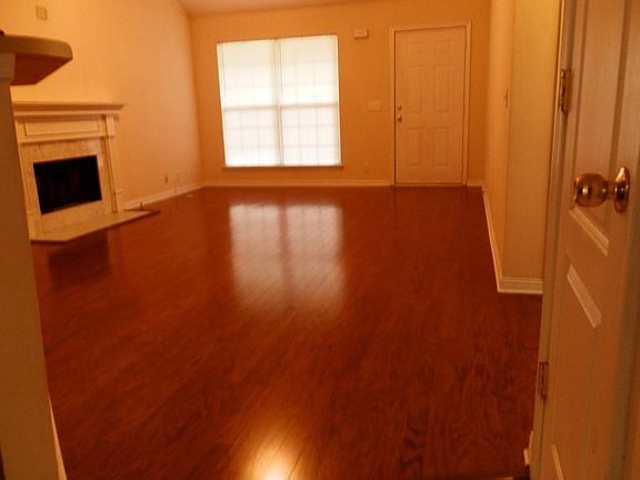 4th image of 2309 Broadview Dr