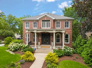 26 N Julian St, Naperville, IL 60540