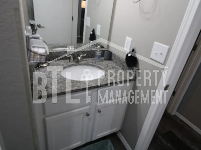 2907 Vineyards Pkwy #2 — Photo 23
