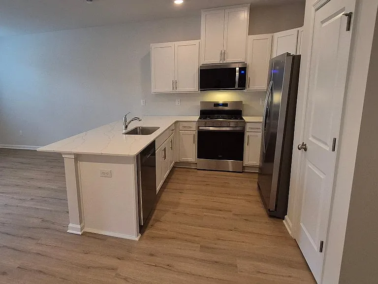 18 Reagan Dr — Photo 5