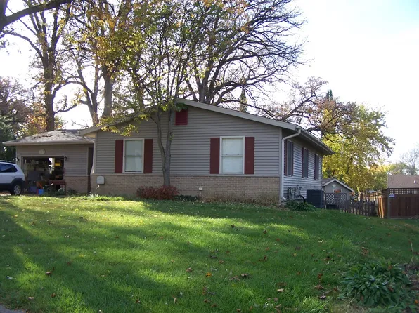 1001 Essex Ct, McHenry, IL 60050
