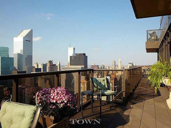 3rd image of 100 United Nations Plz Unit Penthouse 50/51b