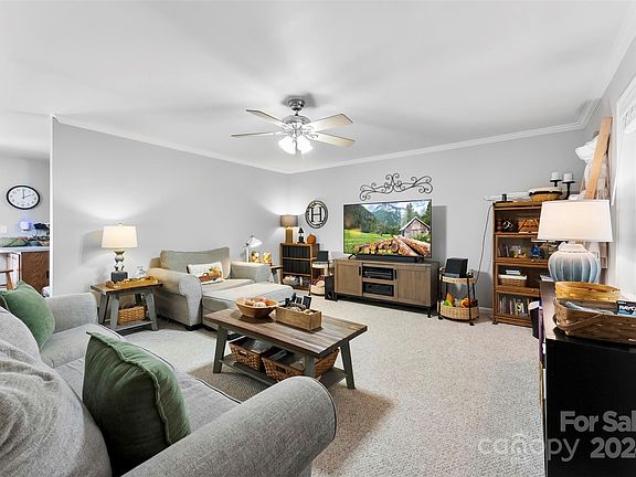 3rd image of 1256 Carpenter Springs Dr