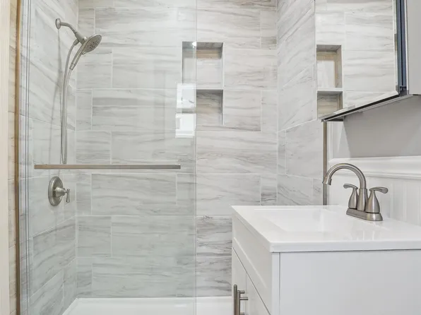 198 Griffith Street image 13 of 15