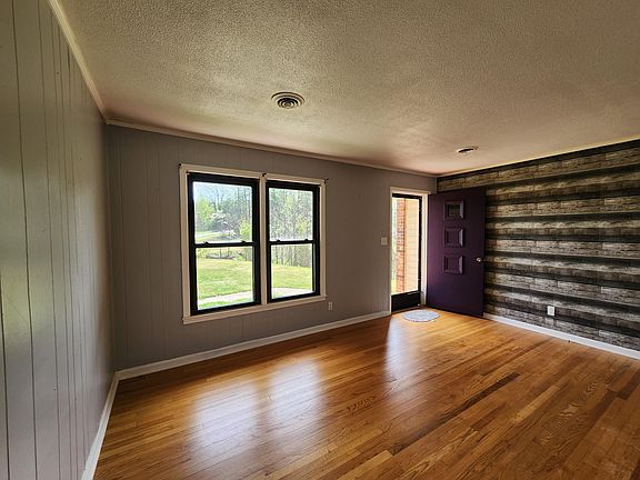 5th image of 10519 Henry Rd