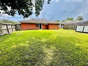 3rd image of 2102 Blueberry Ln