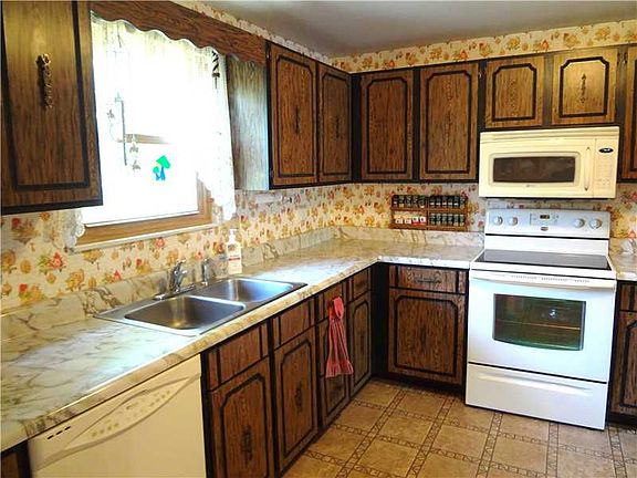 3rd image of 603 S Shenandoah Dr