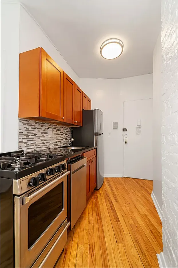 117 Perry Street — Photo 4