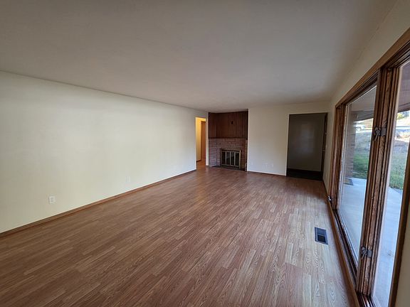 5th image of 595 N Elm St