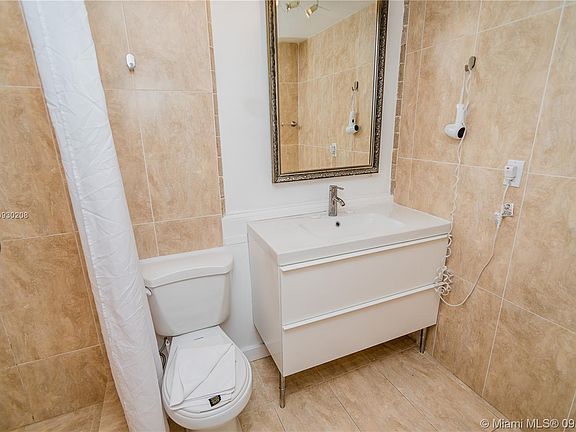 4th image of 5445 Collins Ave APT 630