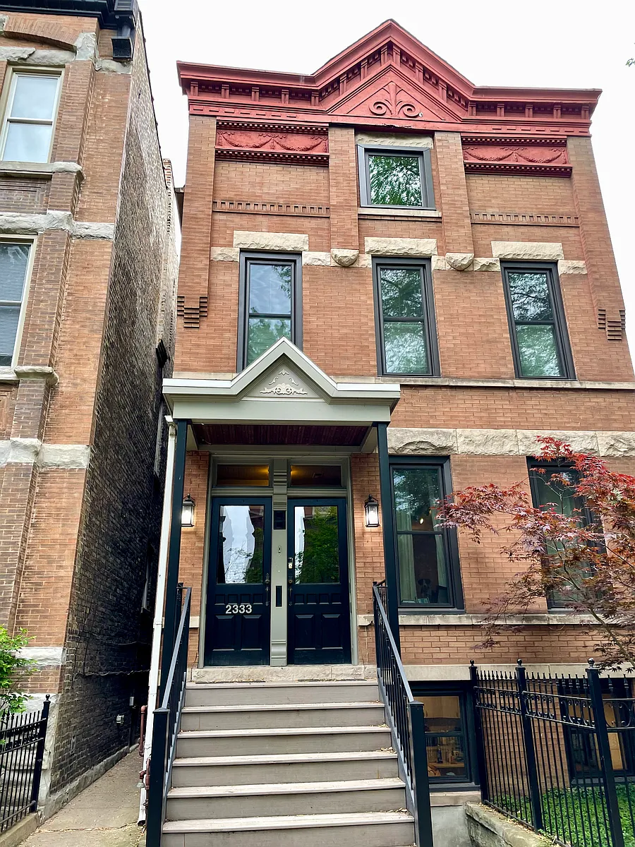 Photo 1 of 15 - 2333 N Janssen Ave #1 - Chicago, IL Primary Photo - 2333 N Janssen Ave #1