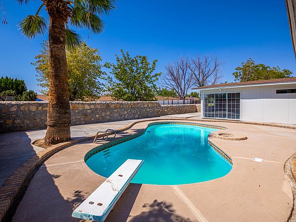 3rd image of 3001 Sea Breeze Dr