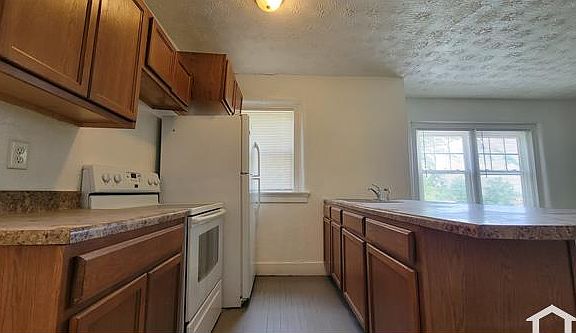 5th image of 24 Arnold Pl #414