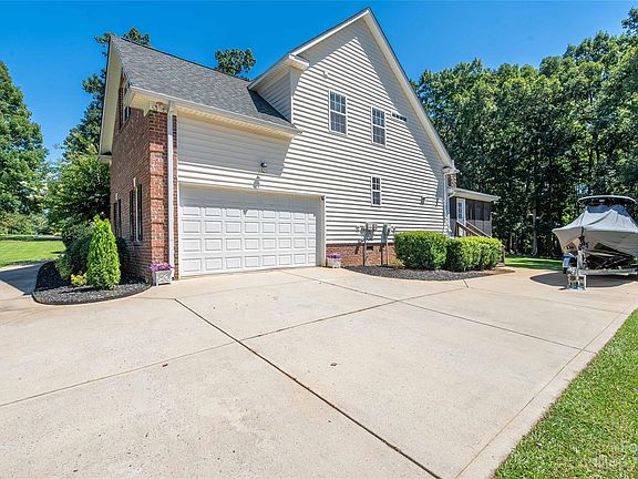 4th image of 5790 Tipperary Dr