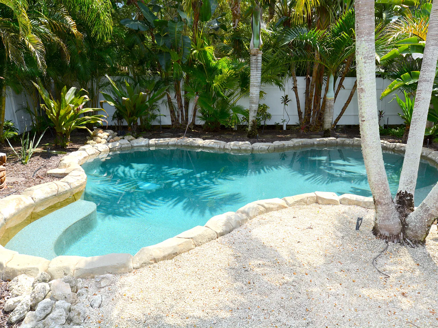 3 bed, 15000 sqft, $3,300 — Photo 3