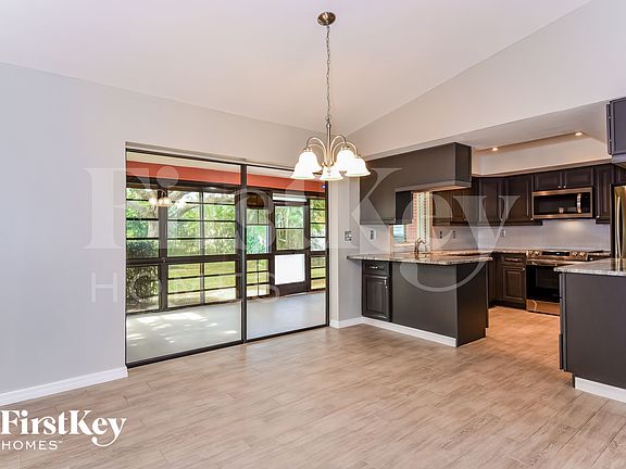 5th image of 4402 SW 5th Pl