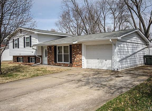 2nd image of 6 Blackwood Ln