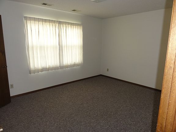 5th image of 3116 Lundin Dr APT 6