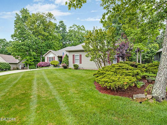 3rd image of 56 Loxley Ln