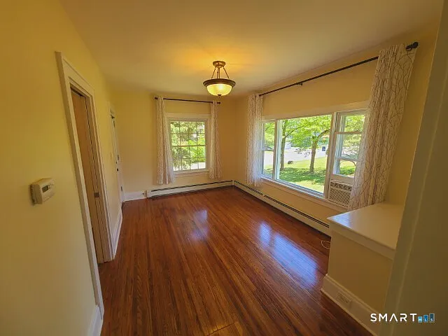689 Kent Rd — Photo 2