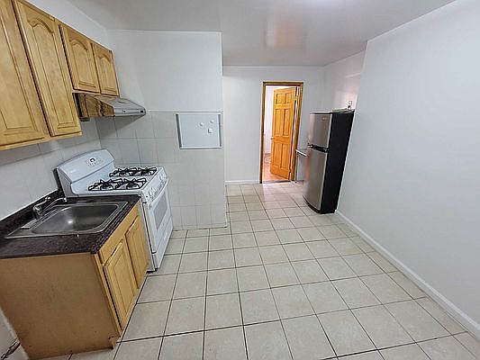 4th image of 83 Eldridge St #E2