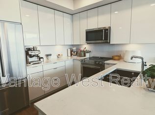 1232 Ellis St #1307, Kelowna, BC V1Y 0J6