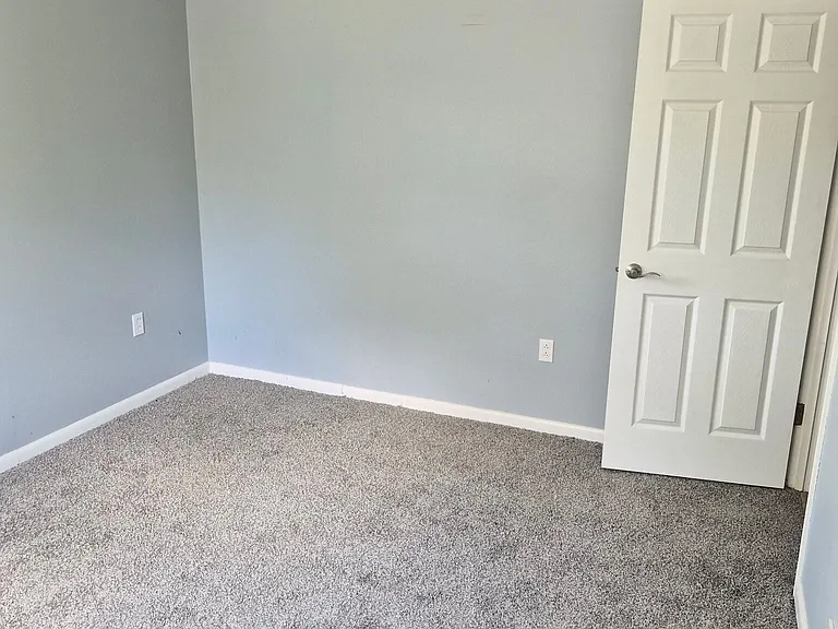 409 Grafton Rd — Photo 9