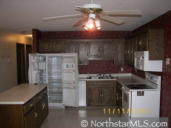3rd image of 16225 Isanti St NE