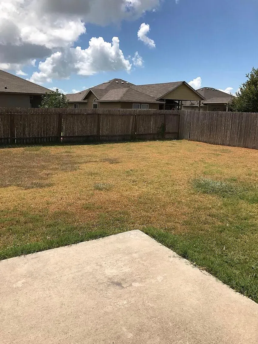 3 bed, 1419 sqft, $2,000 — Photo 2