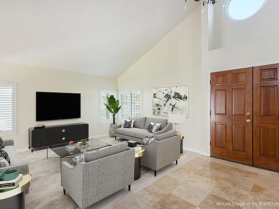 4th image of 567 Nicole Dr