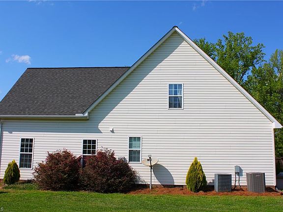 3rd image of 112 Carley Ln