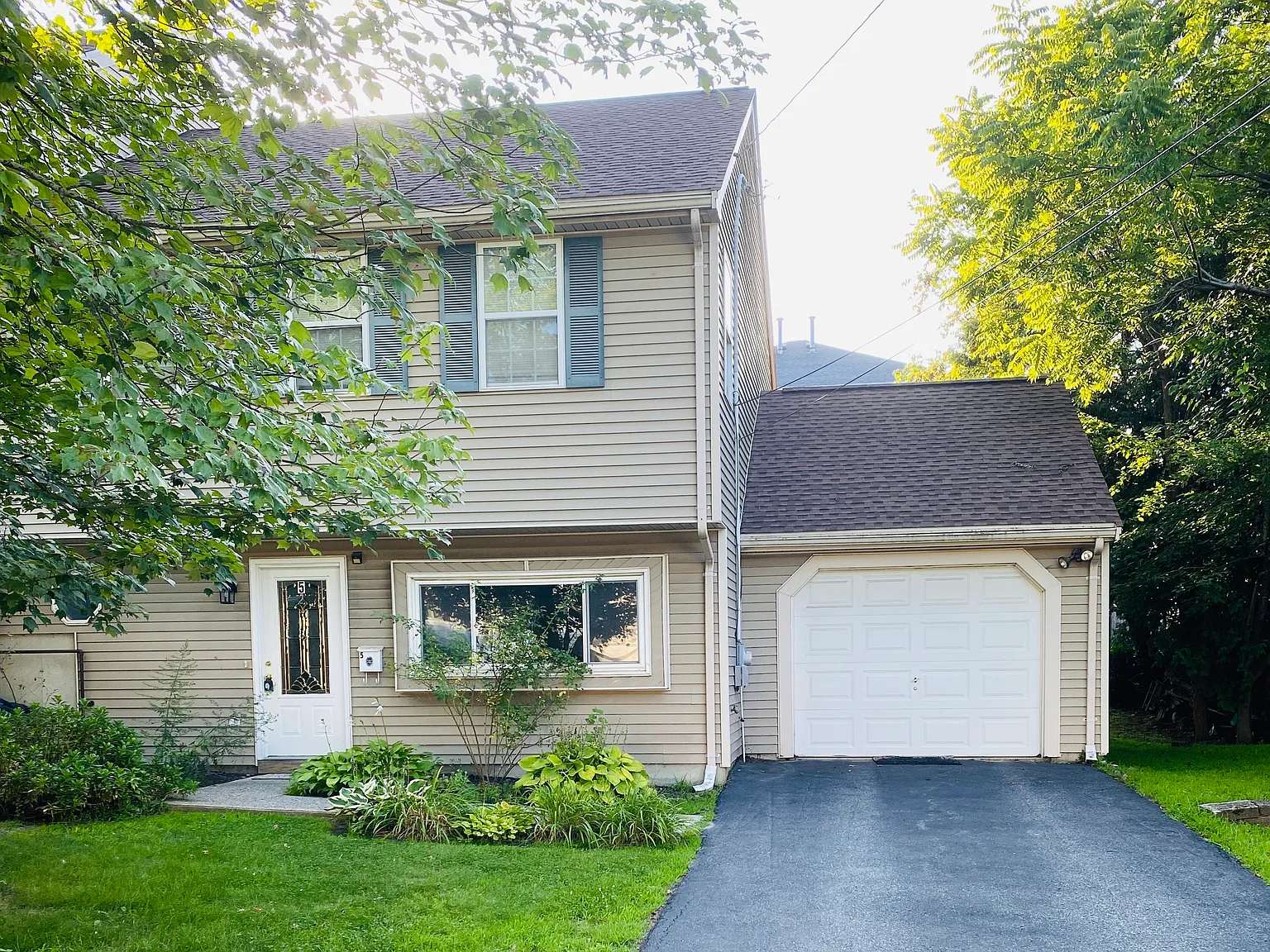 3 bed, 1.5 bath, 1550 sqft, $2,950 — Photo 1