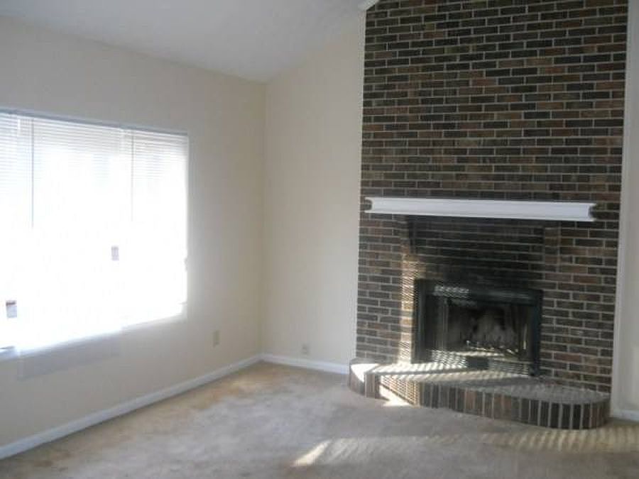 2nd image of 429 Patrick Henry Ct