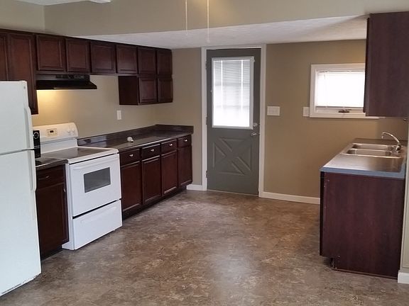 3rd image of 5666 Linn Dr