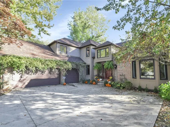 29701 Hilliard Oak Ln, Westlake, OH 44145