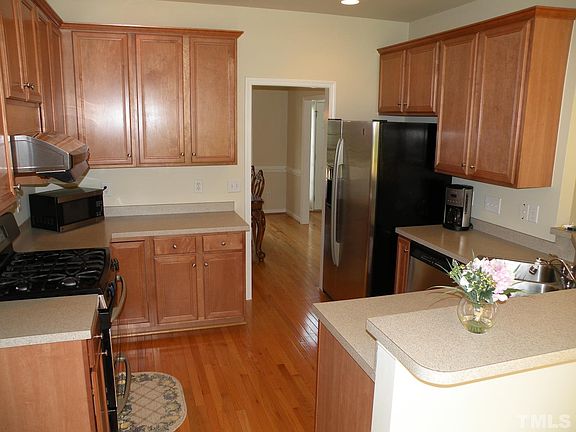 5th image of 729 Wellingham Dr
