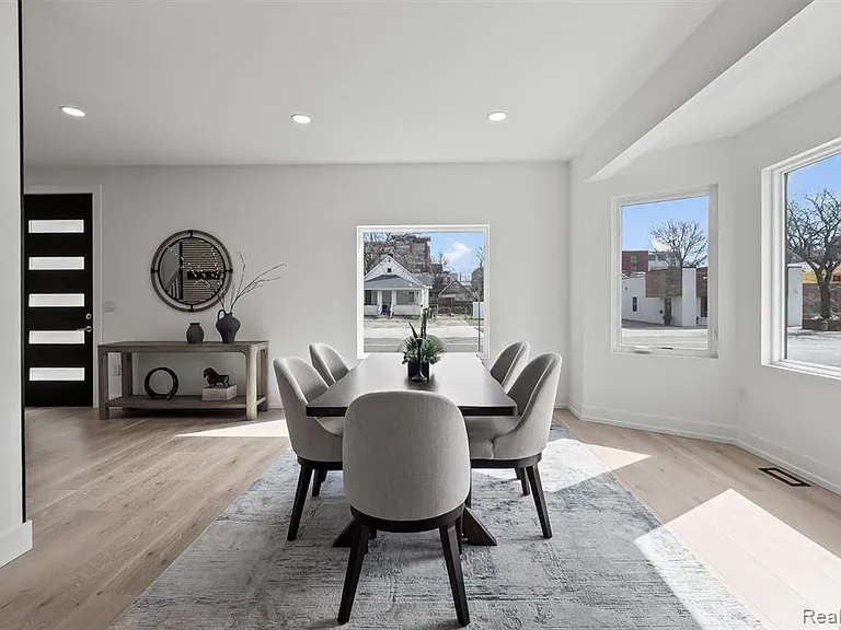 125 N Washington Ave — Photo 6
