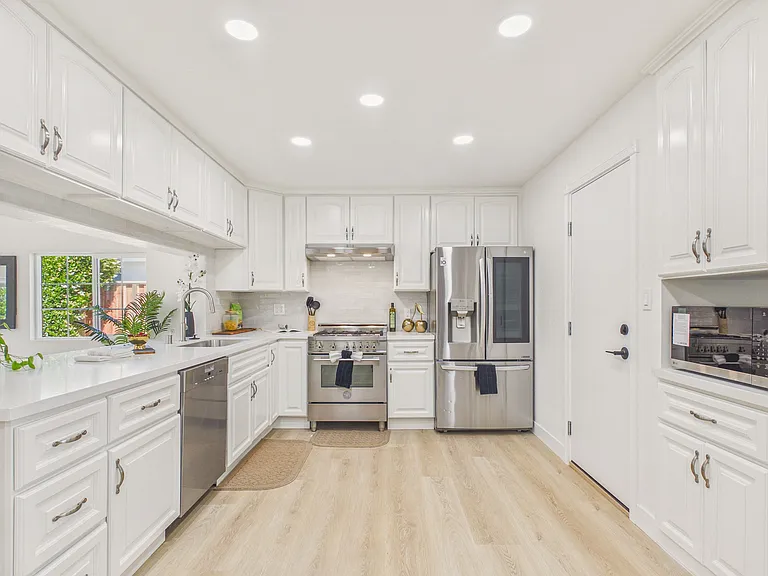 7425 Brighton Dr — Photo 3