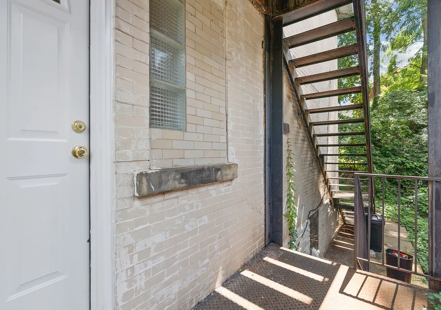 Charming & Fully Updated 2 Bed/1 Bath Home In Heart Of Beechview — Photo 1