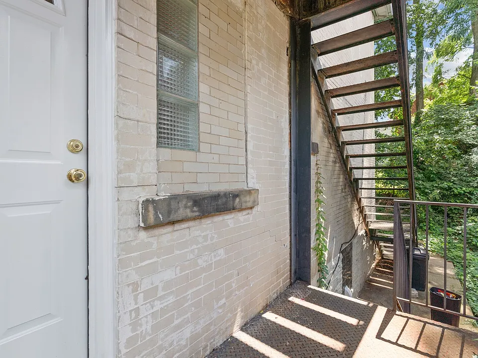 Charming & Fully Updated 2 Bed/1 Bath Home In Heart Of Beechview