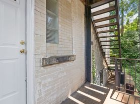 Charming & Fully Updated 2 Bed/1 Bath Home In Heart Of Beechview, 2 br / 1.0 ba, $1175