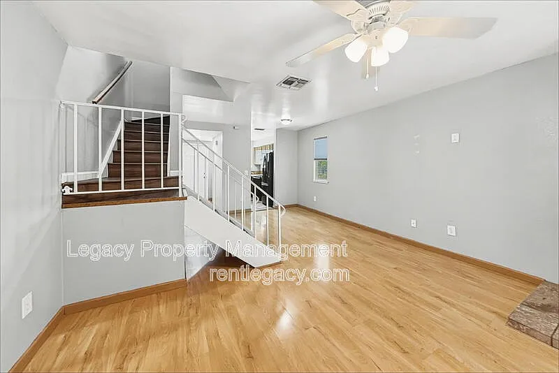 2 bed, 1.5 bath, 944 sqft, $1,695 — Photo 2