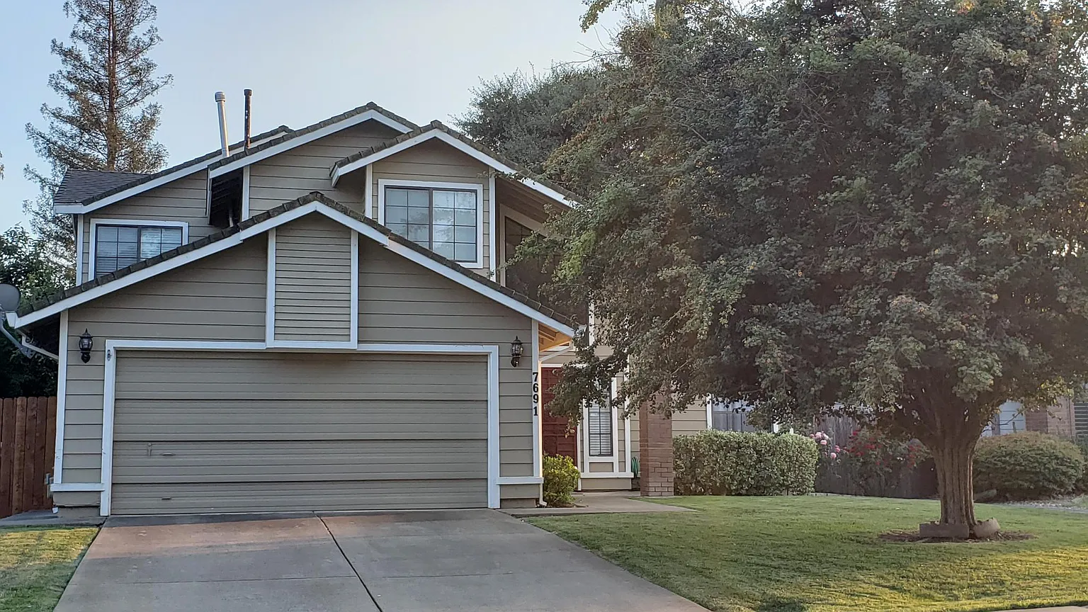 7691 River Village Dr photo 1