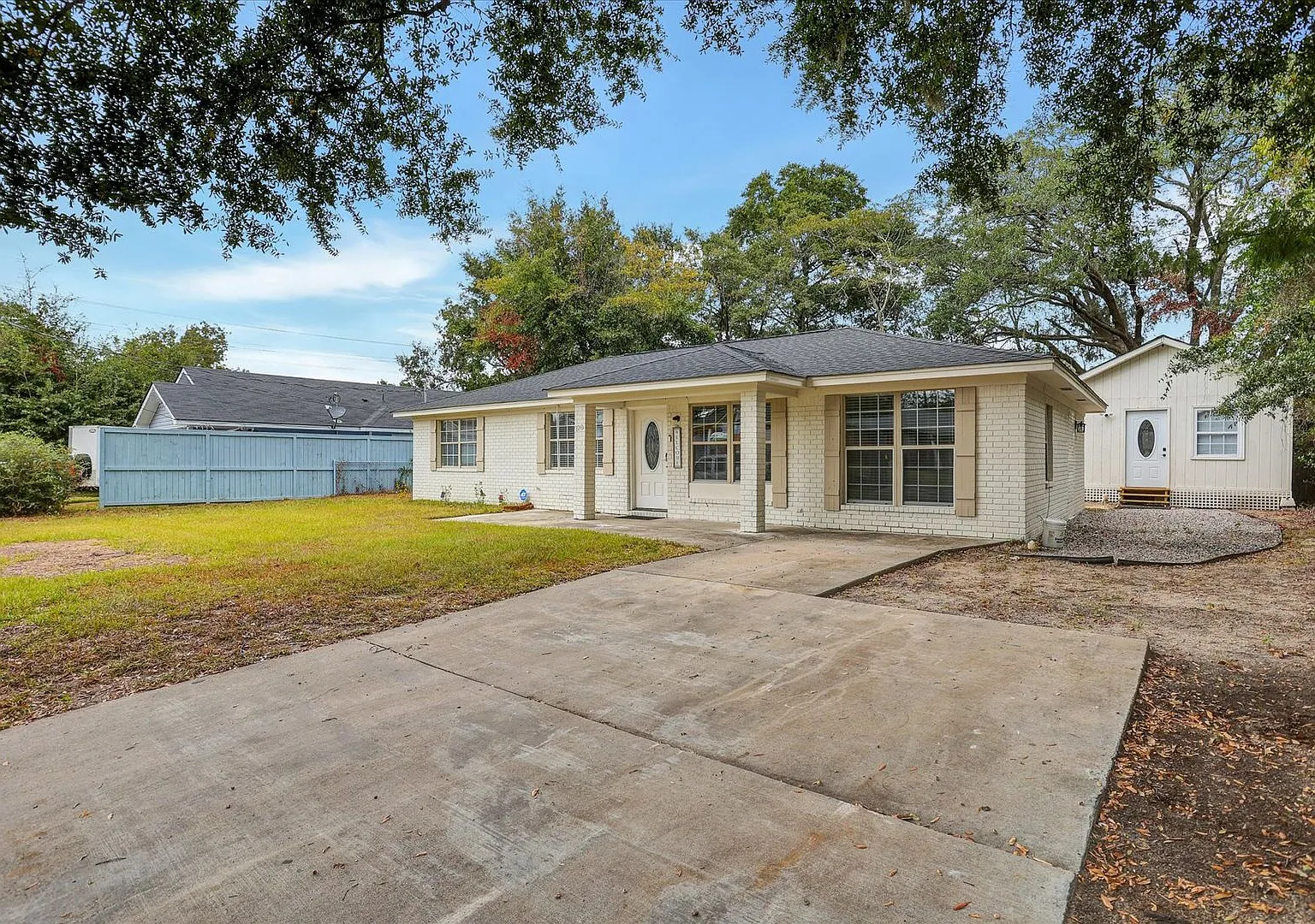 4 Bedroom, 2 Bath Brick Home in Savannah — Photo 4