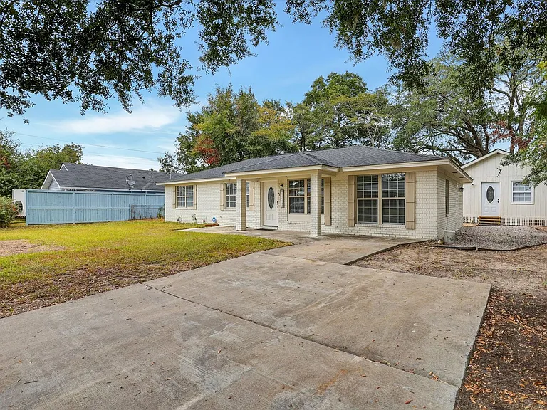720 Dixon St — Photo 4