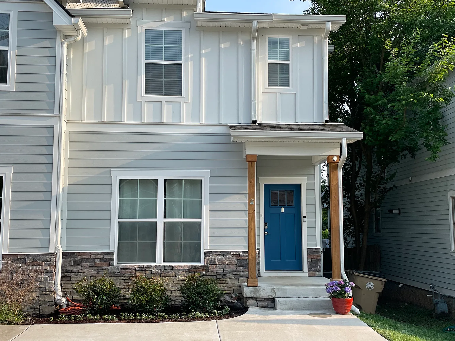 4 bed, 2.5 bath, 2007 sqft, $3,199 — Photo 1