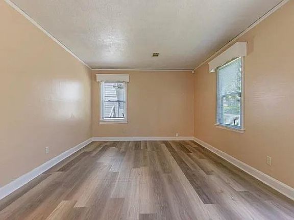 3rd image of 2061 Pendleton St