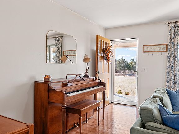 5th image of 912 Old Columbia Rd