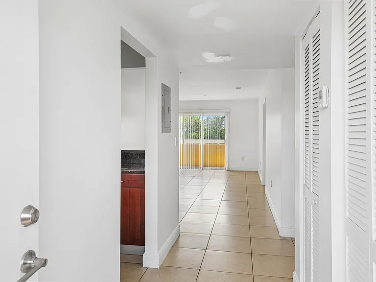 The Oaks Condominium — Photo 34