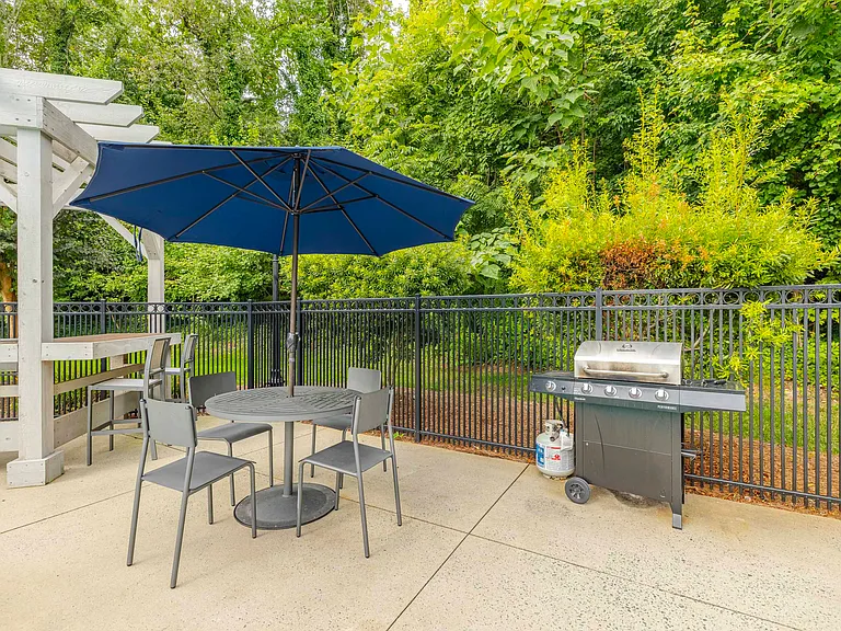 Cambridge Park Apartments Resort Style Swimming Pool and Sundeck